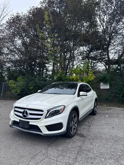 Clean Carfax, non-smoker 2016 Mercedes-Benz GLA-Class GLA250 in White with Black interior, front three quarter view