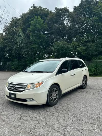2013 Honda Odyssey EX-L w/RES in Ivory with Gray interior, front three quarter view