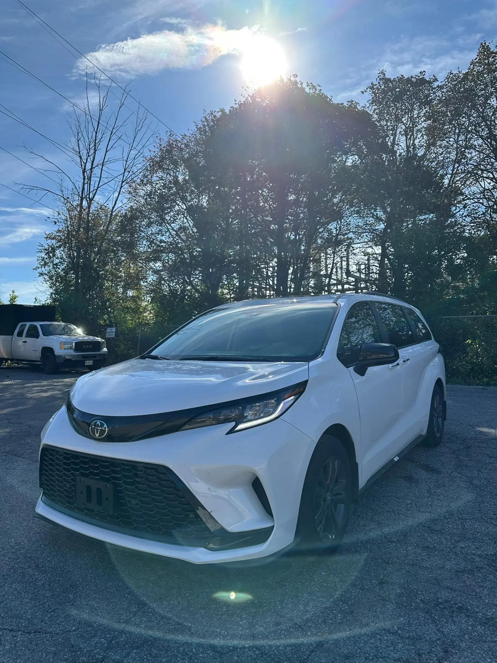 2026 Toyota Sienna XSE, front three quarter view
