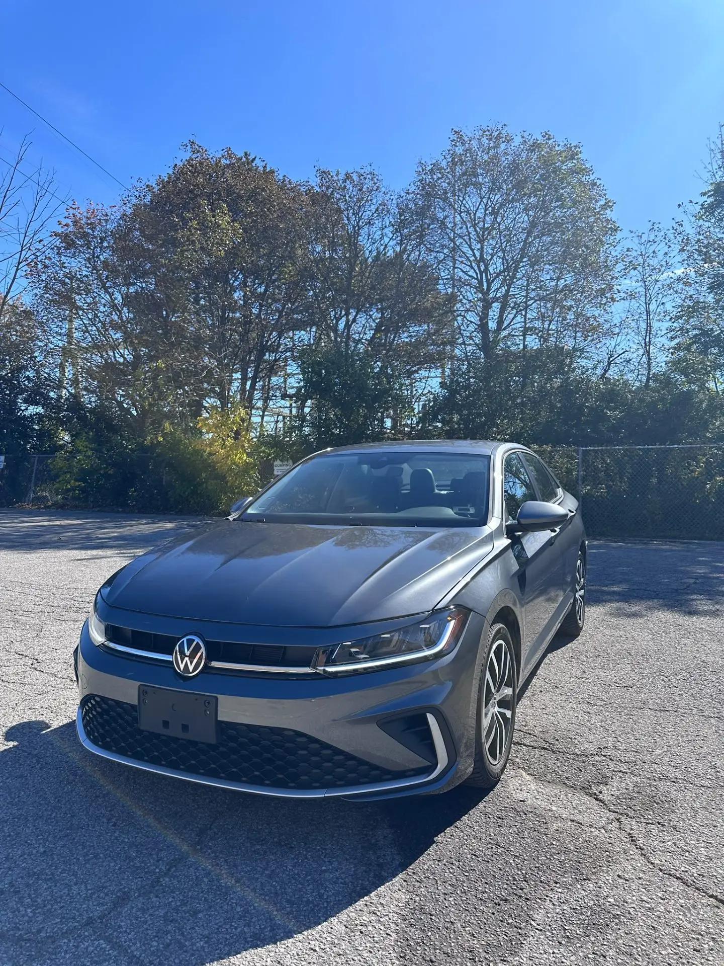 2026 Volkswagen Jetta Comfortline, front three quarter view