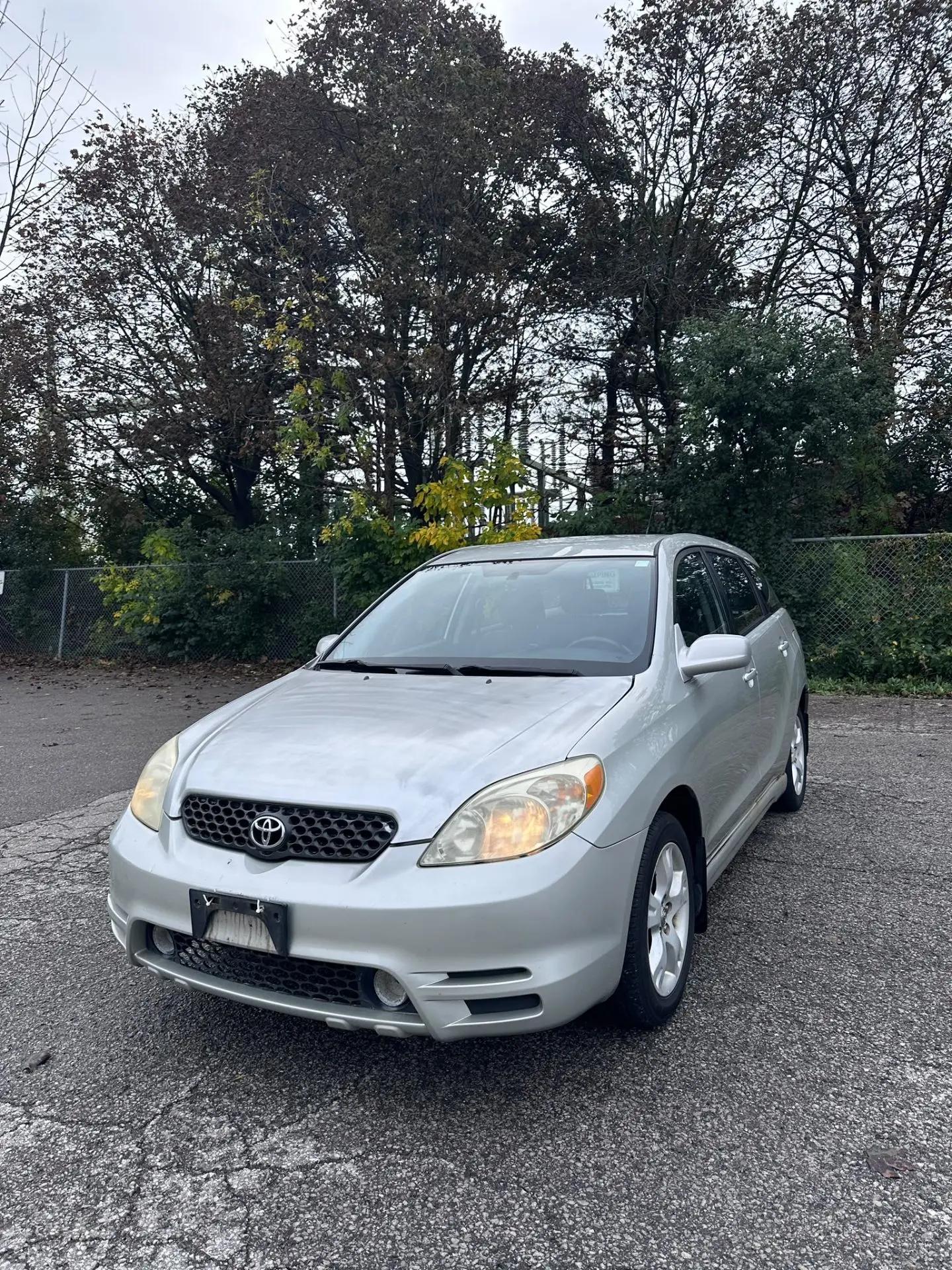 2003 Toyota Matrix XR, front three quarter view