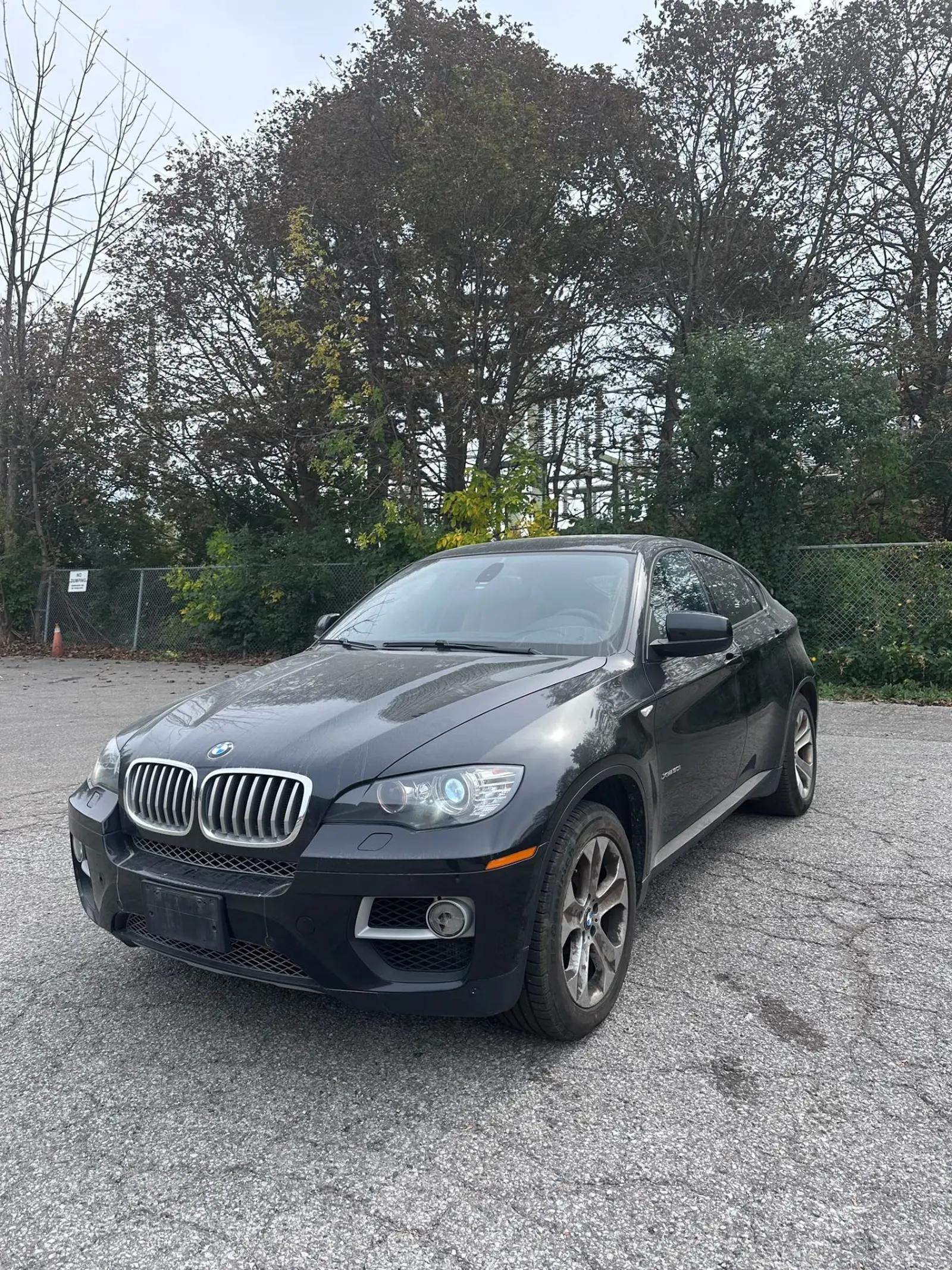 2013 BMW X6 xDrive50i, front three quarter view