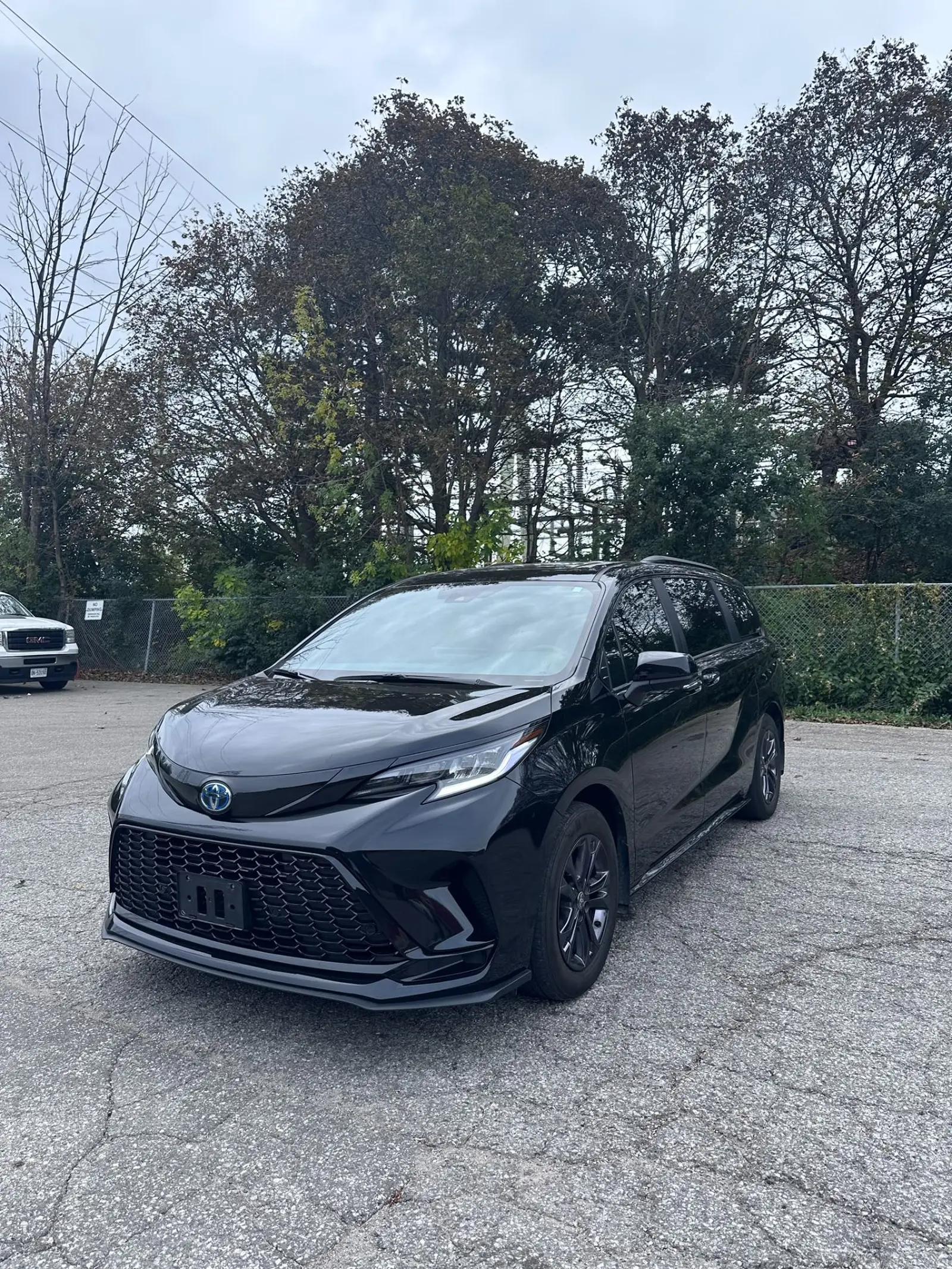 2025 Toyota Sienna XSE, front three quarter view